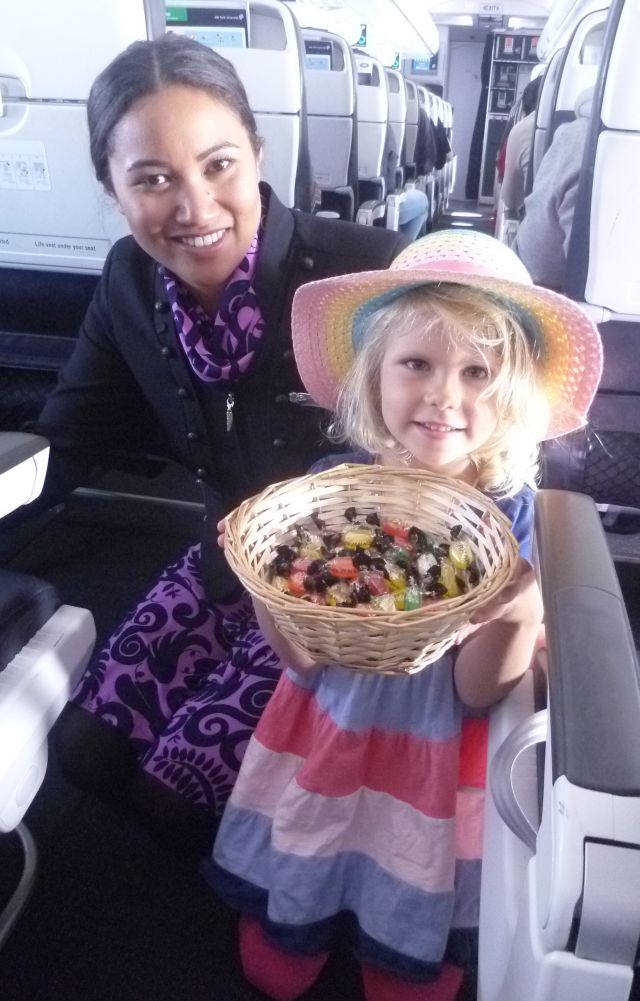 2018_01_11 1 Sophie handing out sweets (14)