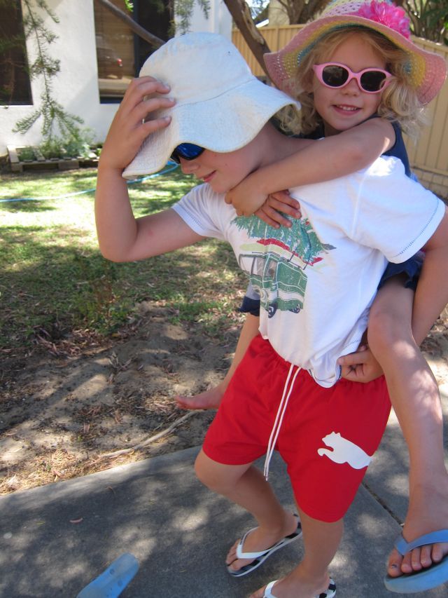 2018_01_14 Oli carrying a tired Sophie